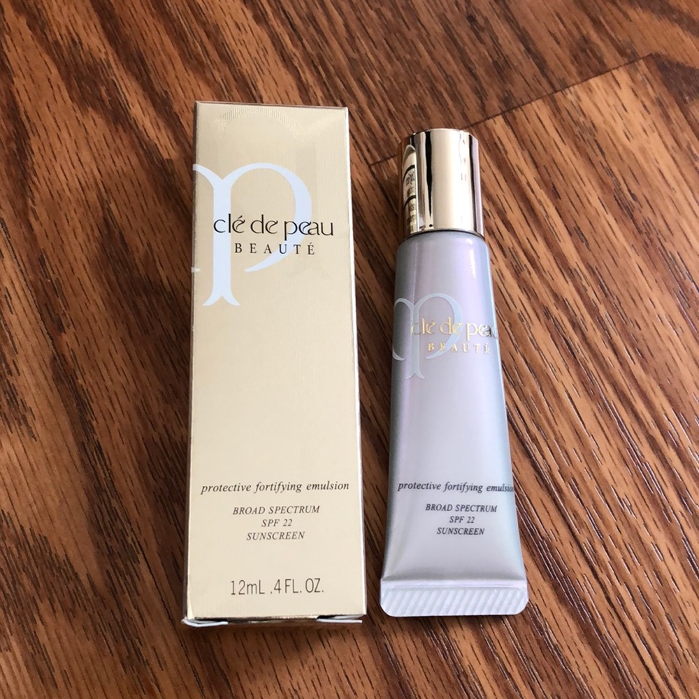cle de peau Protective Fortifying Emulsion- Mini